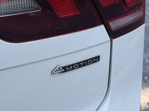 Used 2023 Volkswagen Tiguan SE R-Line AWD/4WD image 9