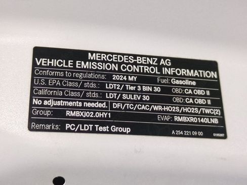Used 2024 Mercedes-Benz GLC 300 4MATIC image 25