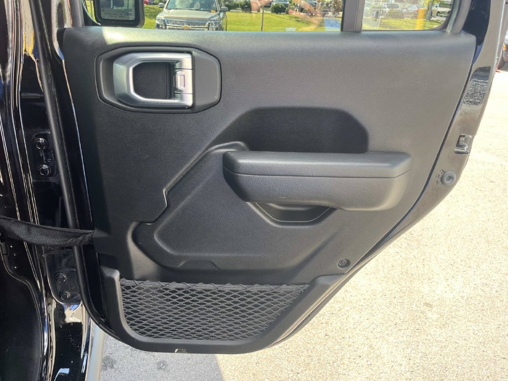 Used 2023 Jeep Wrangler Unlimited Rubicon w/ Cold Weather Group AWD/4WD image 20