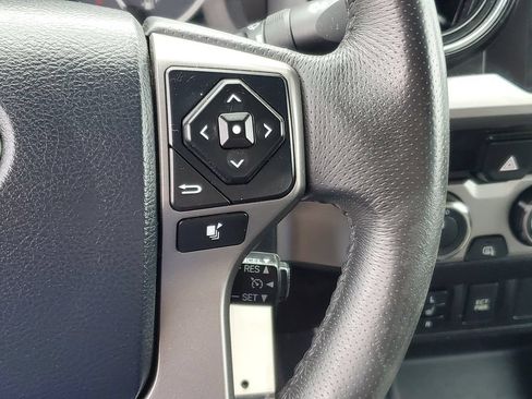 Used 2017 Toyota Tacoma SR5 AWD/4WD image 16