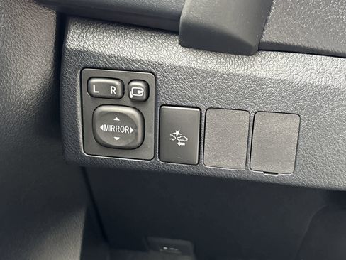 Used 2018 Toyota Corolla iM FWD image 8