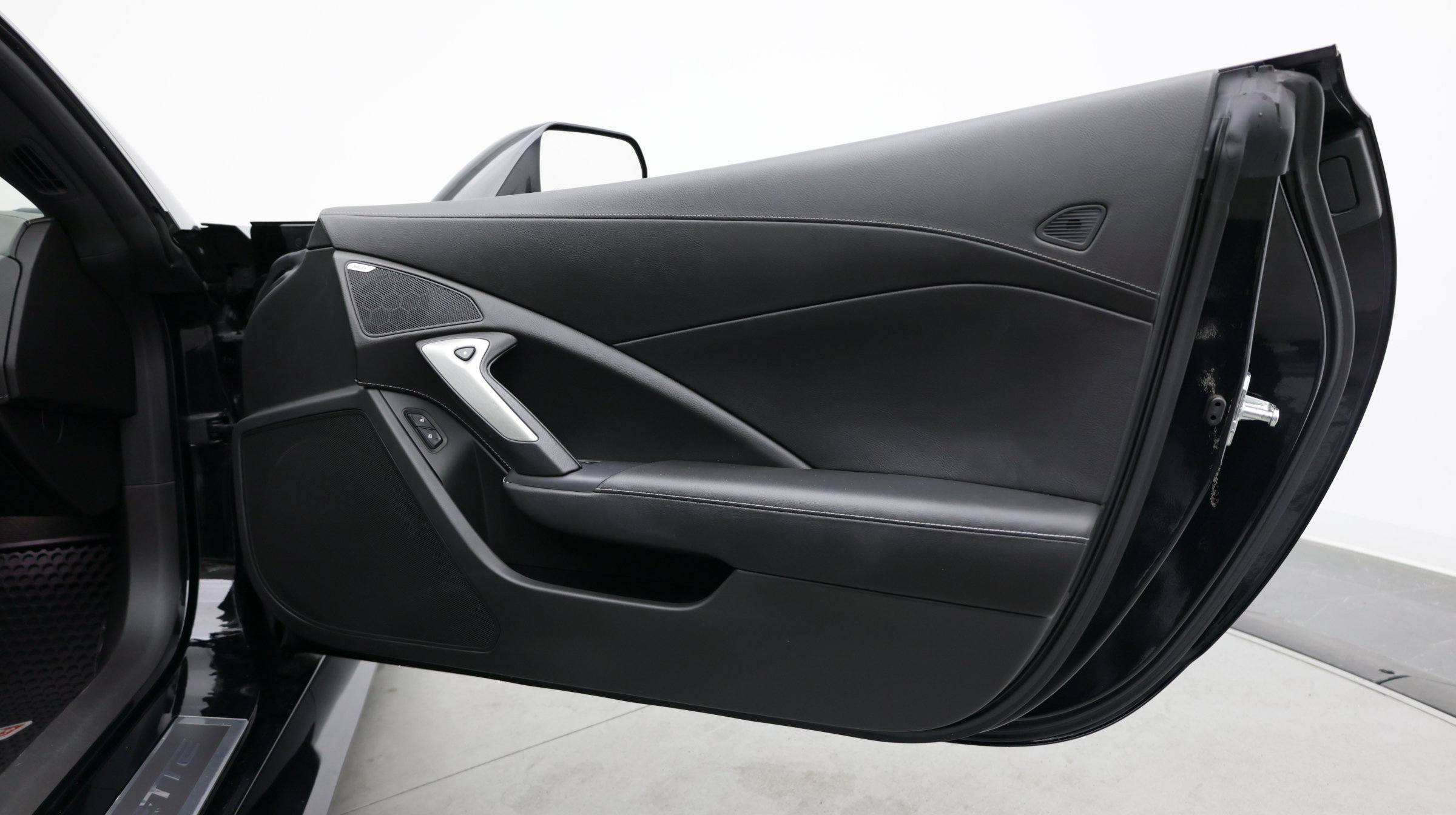 Used 2015 Chevrolet Corvette Stingray Coupe w/ Battery Protection Package RWD image 29
