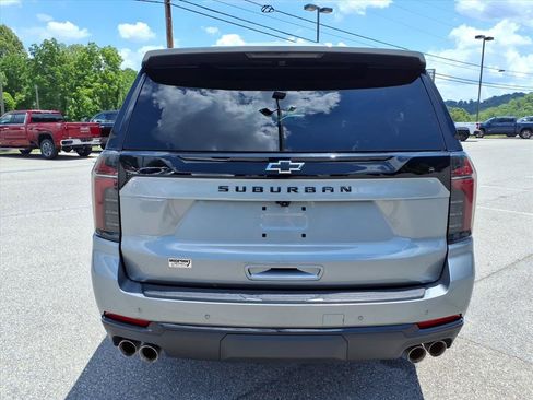 Used 2025 Chevrolet Suburban Z71 AWD/4WD image 5