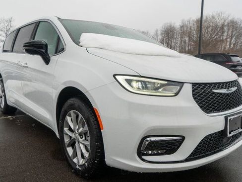 New 2026 Chrysler Pacifica Select AWD/4WD image 4