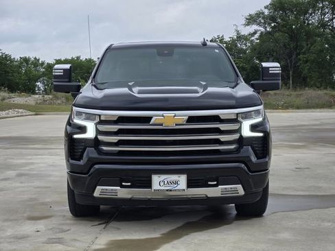 Used 2025 Chevrolet Silverado 1500 High Country w/ High Country Premium Package AWD/4WD image 3