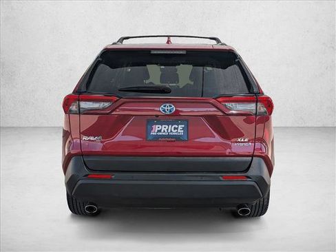 Used 2021 Toyota RAV4 XLE Premium AWD/4WD image 7