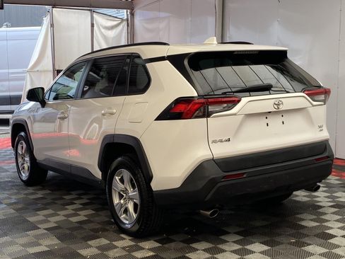 Used 2019 Toyota RAV4 XLE w/ Convenience Package AWD/4WD image 4
