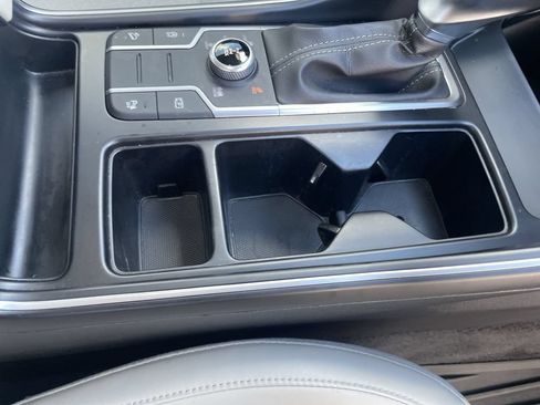 Certified 2022 Kia Sorento S w/ Panoramic Sunroof Package AWD/4WD image 33