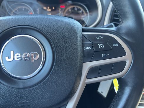 Used 2017 Jeep Cherokee Latitude FWD image 10