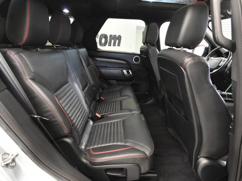 Used 2018 Land Rover Discovery HSE image 17