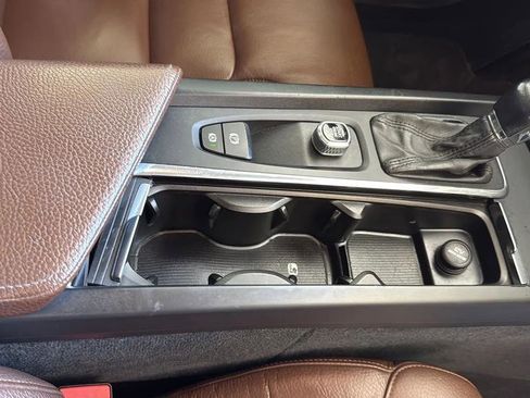 Used 2018 Volvo XC60 T5 Momentum w/ Vision Package image 30