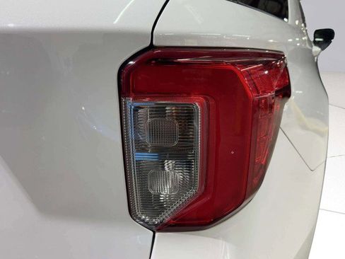 Used 2020 Ford Explorer XLT w/ Equipment Group 202A image 12