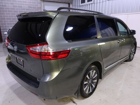 Used 2018 Toyota Sienna XLE w/ Protection Package image 5