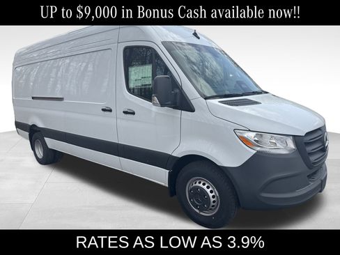 New 2025 Mercedes-Benz Sprinter 4500 image 18
