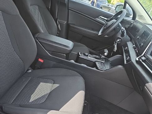 Used 2024 Kia Sportage LX AWD/4WD image 7