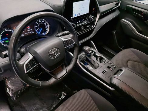 Used 2023 Toyota Highlander LE AWD/4WD image 7