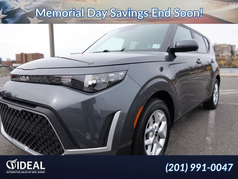Used 2024 Kia Soul LX w/ Option Group 015 FWD image 3
