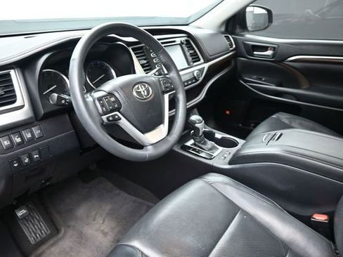 Used 2015 Toyota Highlander Limited FWD image 19