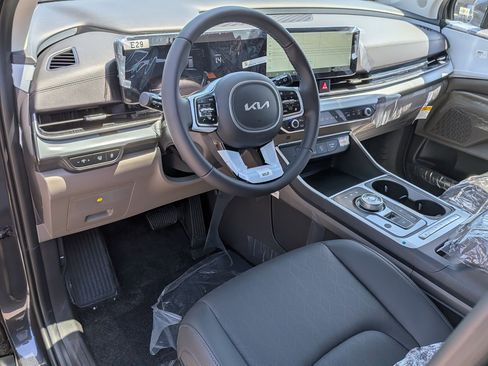 New 2026 Kia Carnival LXS FWD image 16