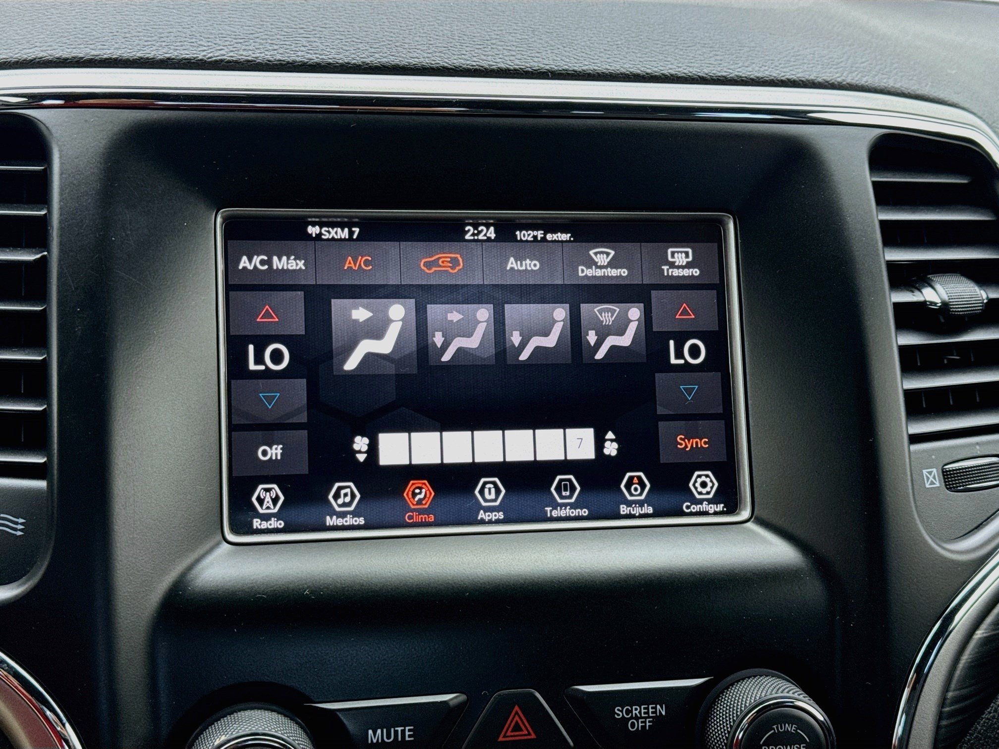 Used 2019 Jeep Grand Cherokee Laredo RWD image 12