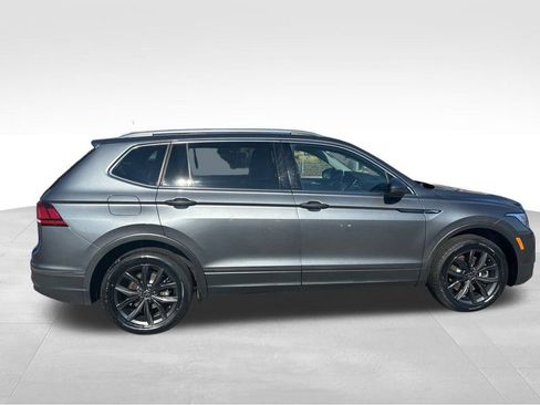 Used 2024 Volkswagen Tiguan SE image 6