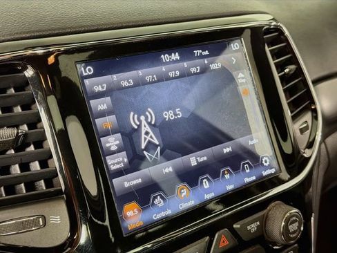Used 2020 Jeep Grand Cherokee Altitude AWD/4WD image 15