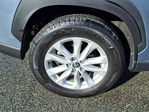 Used 2023 Toyota Corolla Cross LE image 7