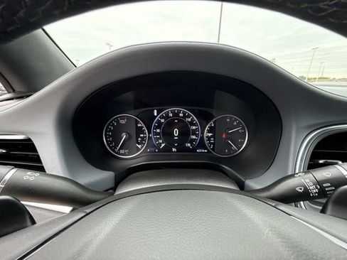 Used 2024 Buick Enclave Premium AWD/4WD image 9