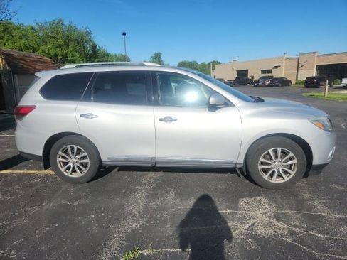 Used 2015 Nissan Pathfinder SL w/ SL Tech Package AWD/4WD image 4