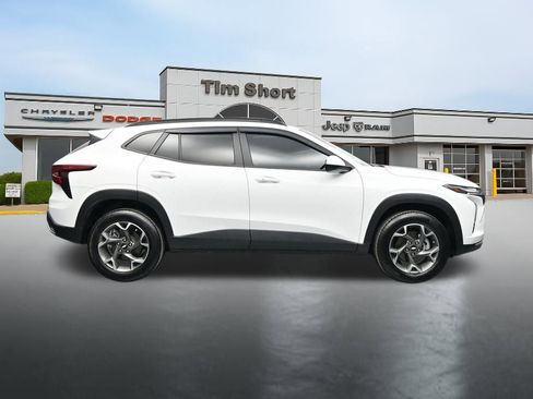 Used 2024 Chevrolet Trax LT w/ Driver Confidence Package FWD image 6