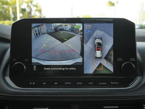 Used 2022 Nissan Rogue Platinum w/ Head-Up Display Package image 14