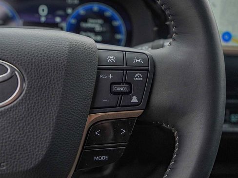 Used 2025 Toyota Crown Signia image 14