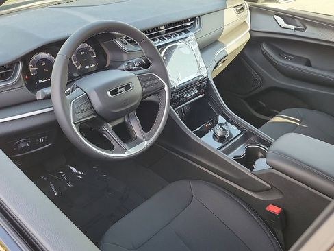 New 2025 Jeep Grand Cherokee Laredo X image 3