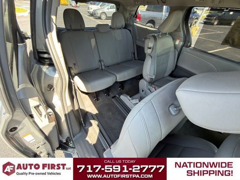 Used 2018 Toyota Sienna XLE w/ XLE Navigation Package FWD image 14