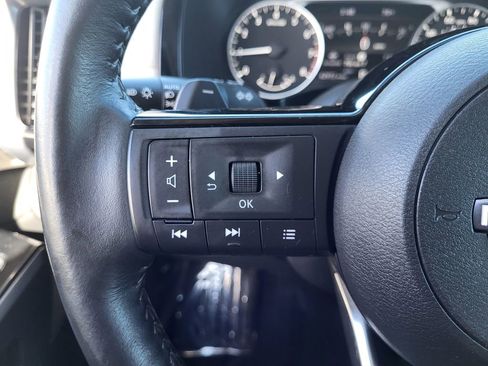 Used 2023 Nissan Pathfinder SL AWD/4WD image 17