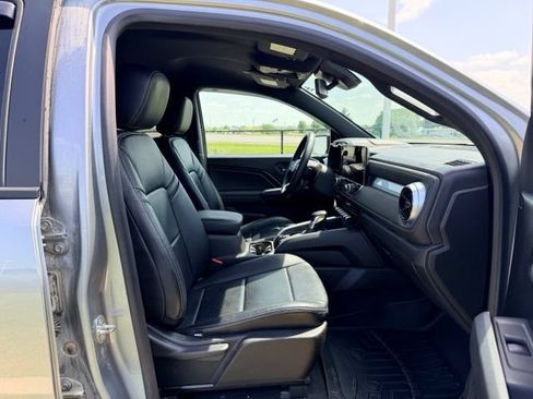 Used 2023 Chevrolet Colorado LT w/ LT Convenience Package II AWD/4WD image 10