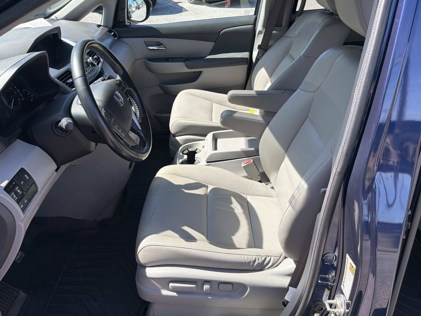 Used 2016 Honda Odyssey Touring image 2