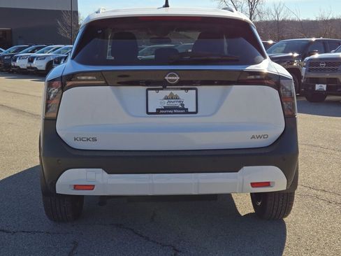 New 2026 Nissan Kicks SV w/ SV Premium Package AWD/4WD image 12