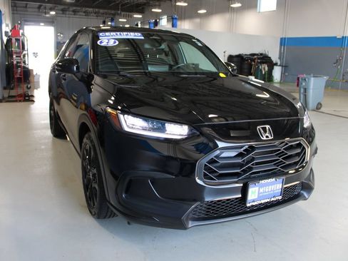 Used 2023 Honda HR-V Sport image 3