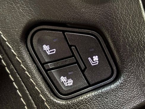 Used 2019 GMC Yukon XL Denali w/ Open Road Package AWD/4WD image 39