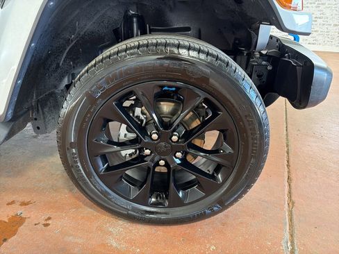 Used 2022 Jeep Wrangler Unlimited Sahara w/ Cold Weather Group image 10