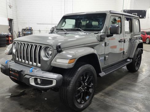 Used 2023 Jeep Wrangler Sahara image 14