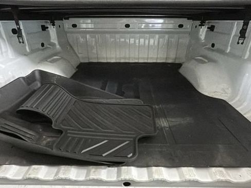 Used 2015 GMC Canyon SLE AWD/4WD image 27