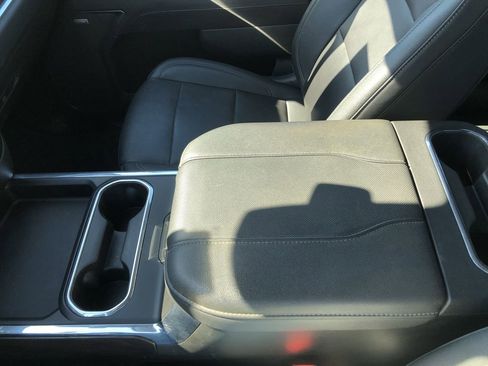 Used 2024 GMC Sierra 2500 SLT w/ SLT Convenience Package image 17