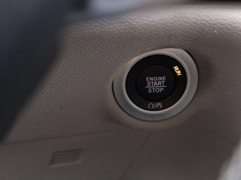 Used 2022 Chrysler Voyager LX FWD image 17