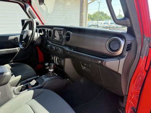 Used 2018 Jeep Wrangler Sport AWD/4WD image 28