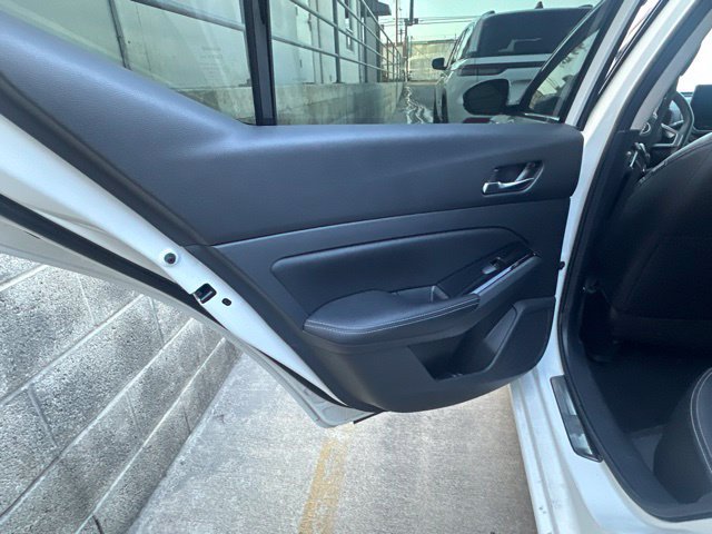 Used 2024 Nissan Altima 2.5 SL FWD image 9
