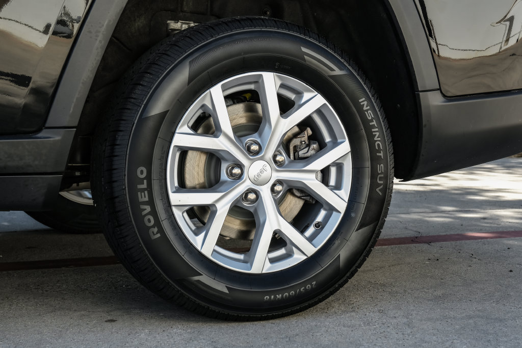 Used 2023 Jeep Grand Cherokee L Limited AWD/4WD image 75