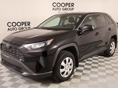 Used 2022 Toyota RAV4 LE image 9