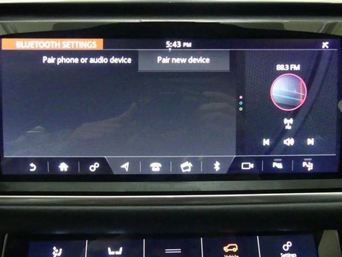 Used 2019 Land Rover Range Rover Velar R-Dynamic HSE image 12